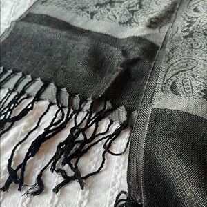 Elegant Gray Paisley Scarf